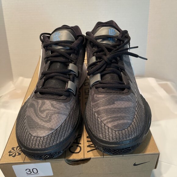 NIB Nike Kyrie 8  Black/Mercury Grey-White‎ Mens Size 11 DJ6017-001 Father’s Day